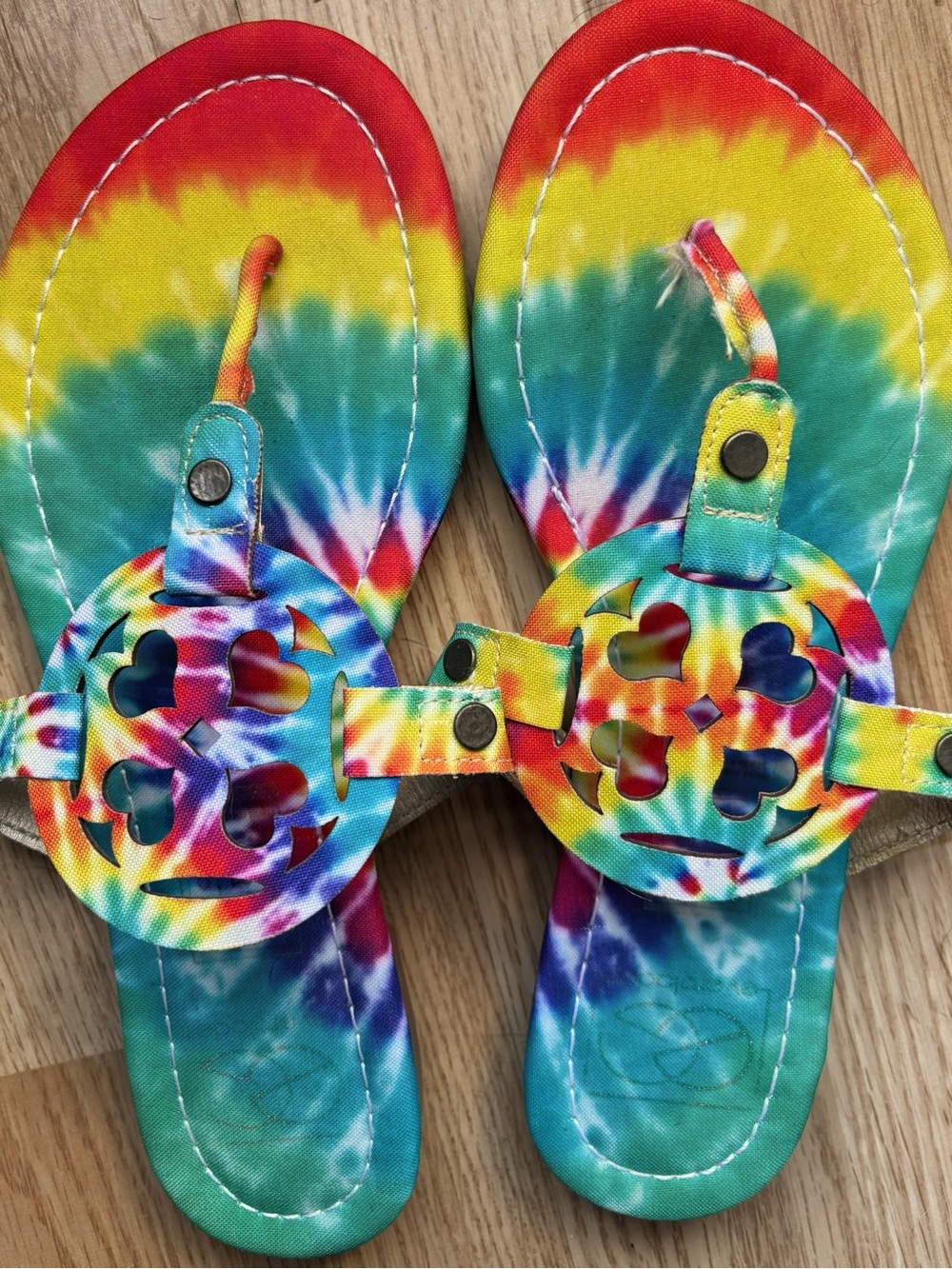 Womens Tie-Dye Heart everglade Sandals. Size 6.5. NWOT